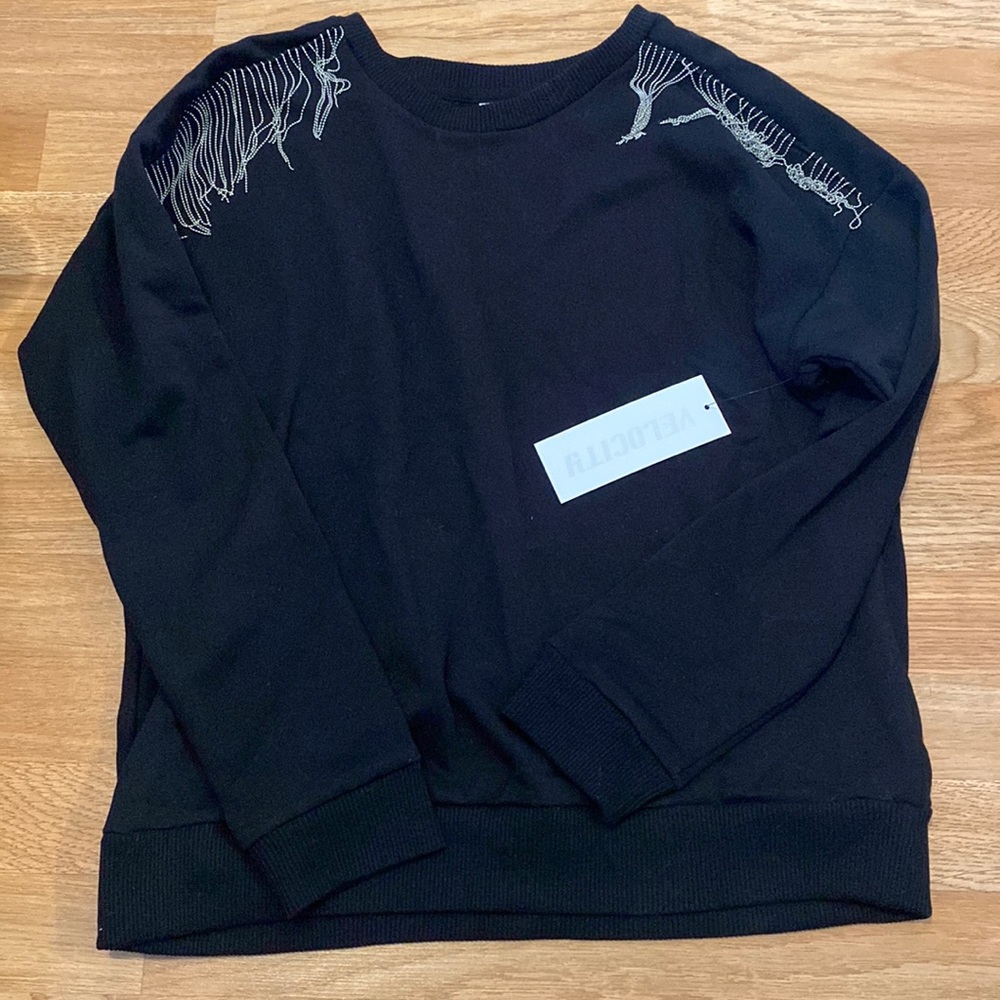 Velocity sweater with detailed on the sleeves